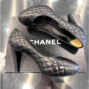 AUTHENTIC CHANEL 2013 Quilted Classic Pump size 37